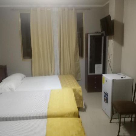 Hotel Premier Inn Manta Buitenkant foto